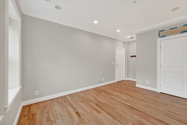 Building Photo - Available Now! Six Minute Walk to Metro, Gorgeous Community!