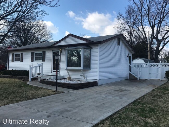 Building Photo - 3 br, 1.5 bath House - 811 Teson Rd.