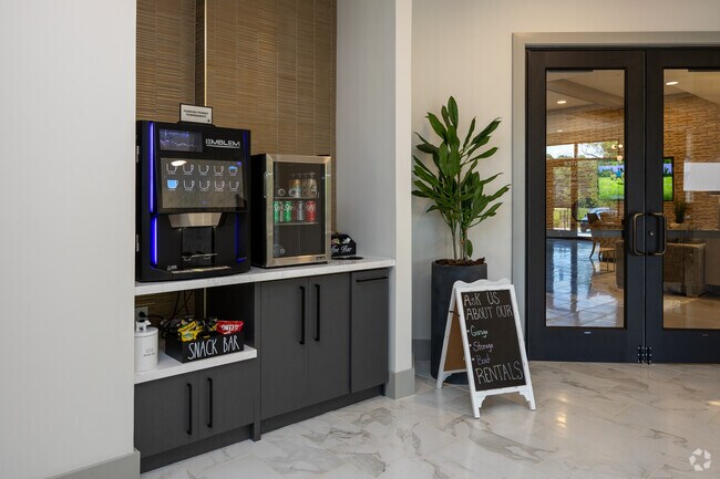 Oficina de arrendamiento - Aura Creekside Apartments