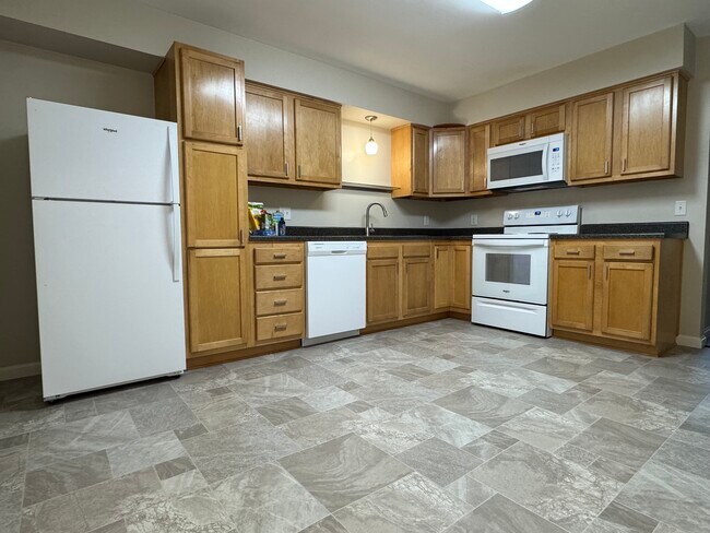 Foto del edificio - 24306 W McGillen Ave