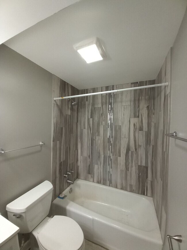 Foto del edificio - Beautifully Updated 2-Bedroom Condo