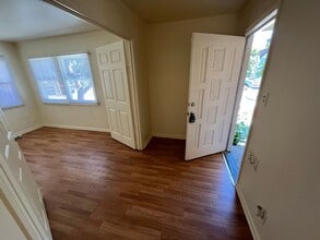 Building Photo - 521 Hilmar St