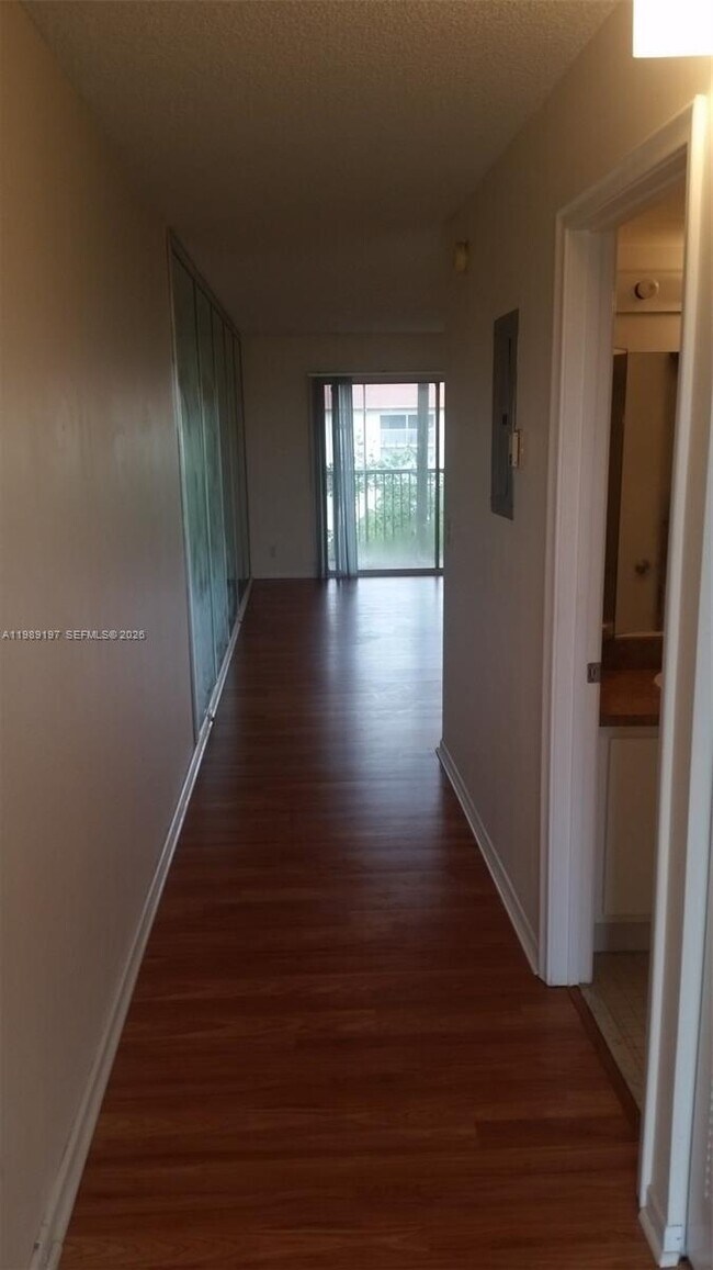 Foto del edificio - 1400 SW 124th Terrace