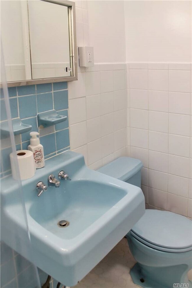 Foto del edificio - 18-64 Dekalb Ave