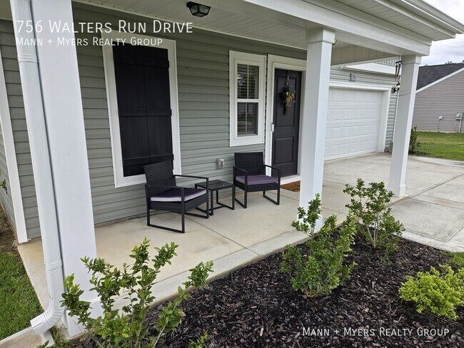 Foto del edificio - 756 Walters Run Dr