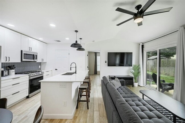Building Photo - 3605 Leafield Dr