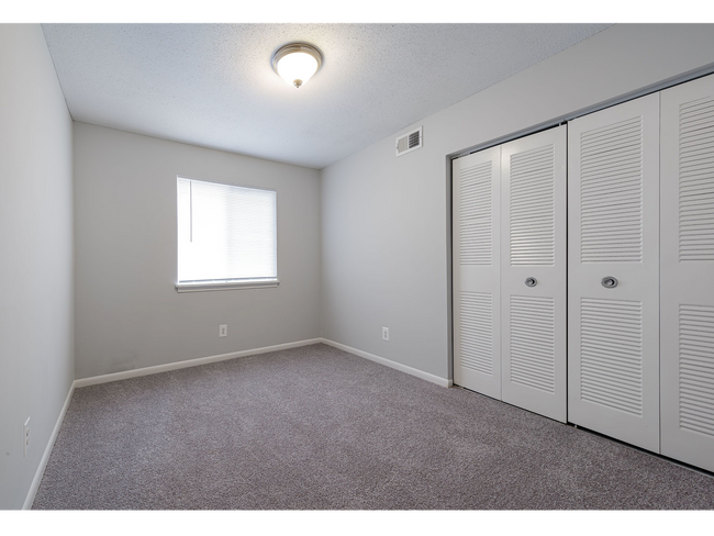 Foto del edificio - Spacious 2 Bedroom Apartment | Lease Now F...