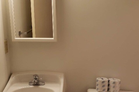 La escuela primaria Leib tiene 384 estudiantes en los grados K-5. - 955 Border Ave