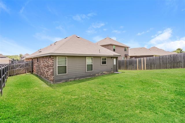 Foto del edificio - 1702 Swallow Dr