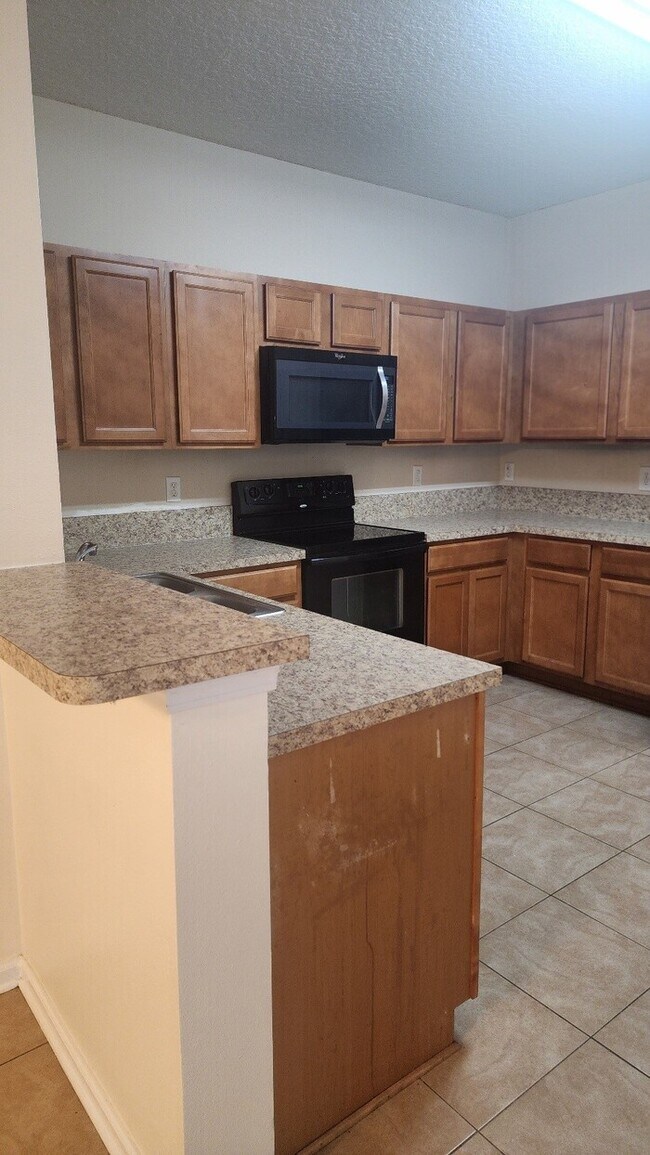 Building Photo - Wonderful 1st Floor Condo with easy access...