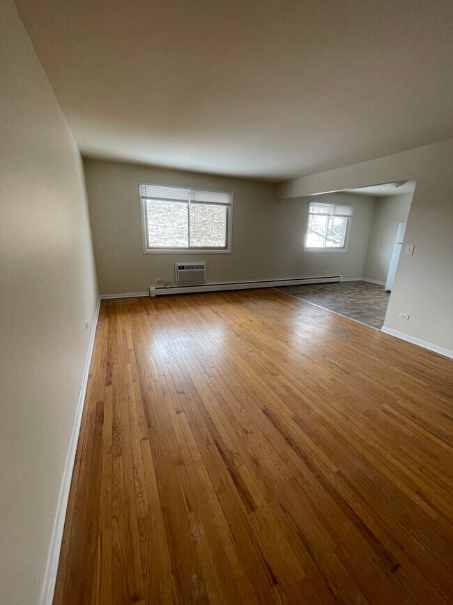 Building Photo - 880 N Milwaukee Ave