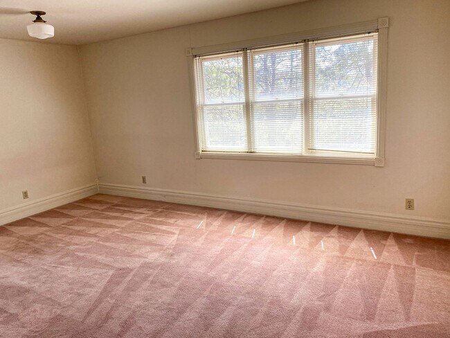 Foto del edificio - Second Floor Studio in Edgemont
