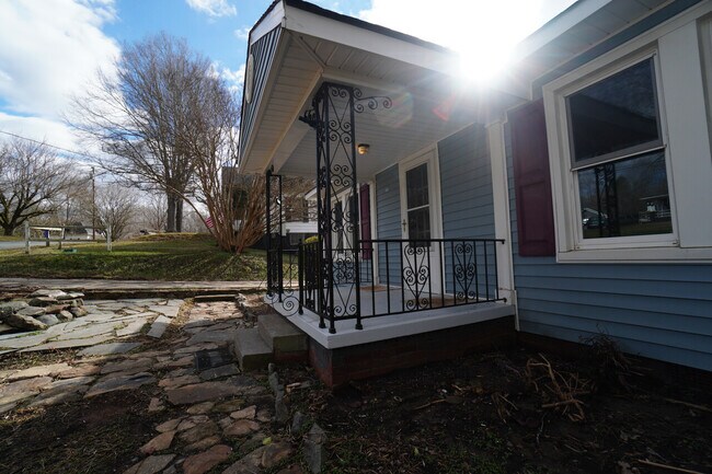 Building Photo - 2840 Cardinal Ln