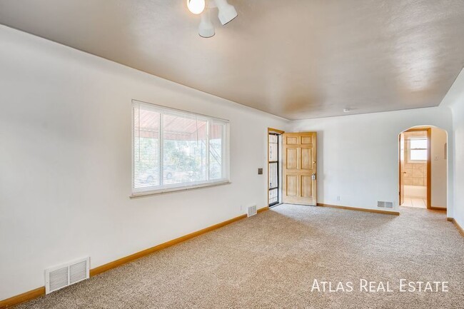 Building Photo - 2714 Grove St