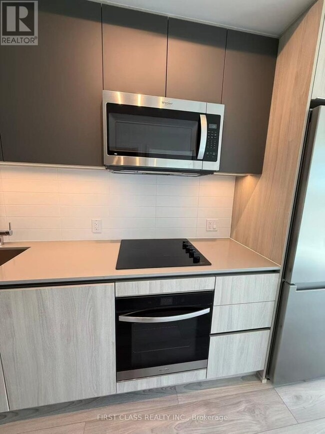 Building Photo - 5858 Yonge St