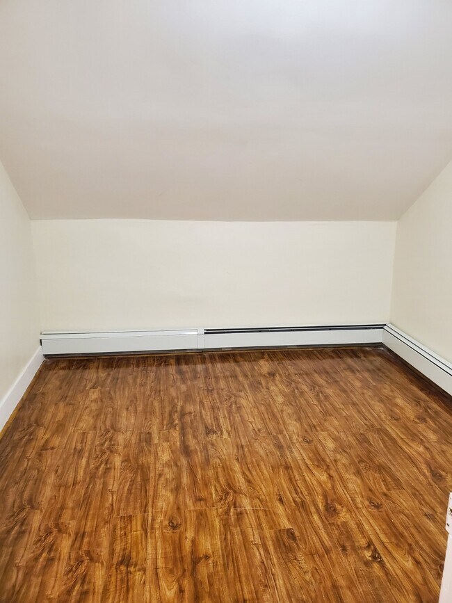 137 Carleton St Unit 3, Providence, RI 02908 Apartments in Providence