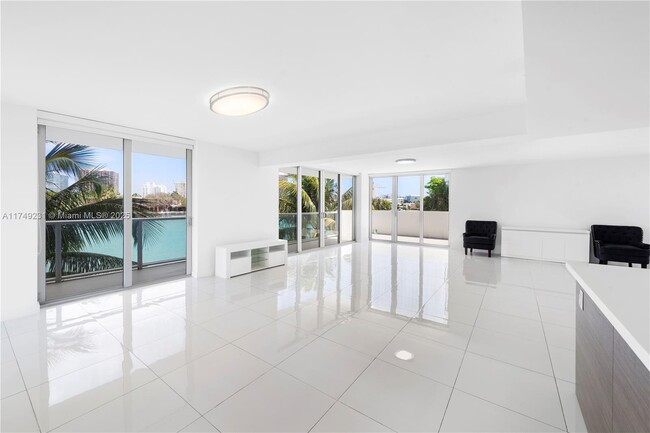 Foto del edificio - 9901 E Bay Harbor Dr