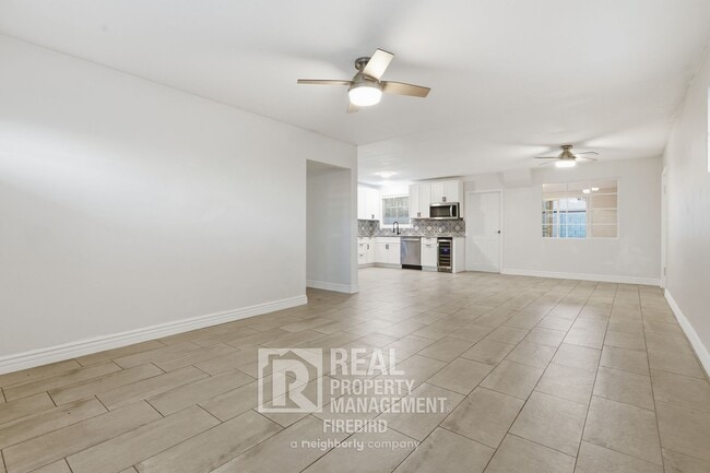 Foto del edificio - 1901 N 48th Pl