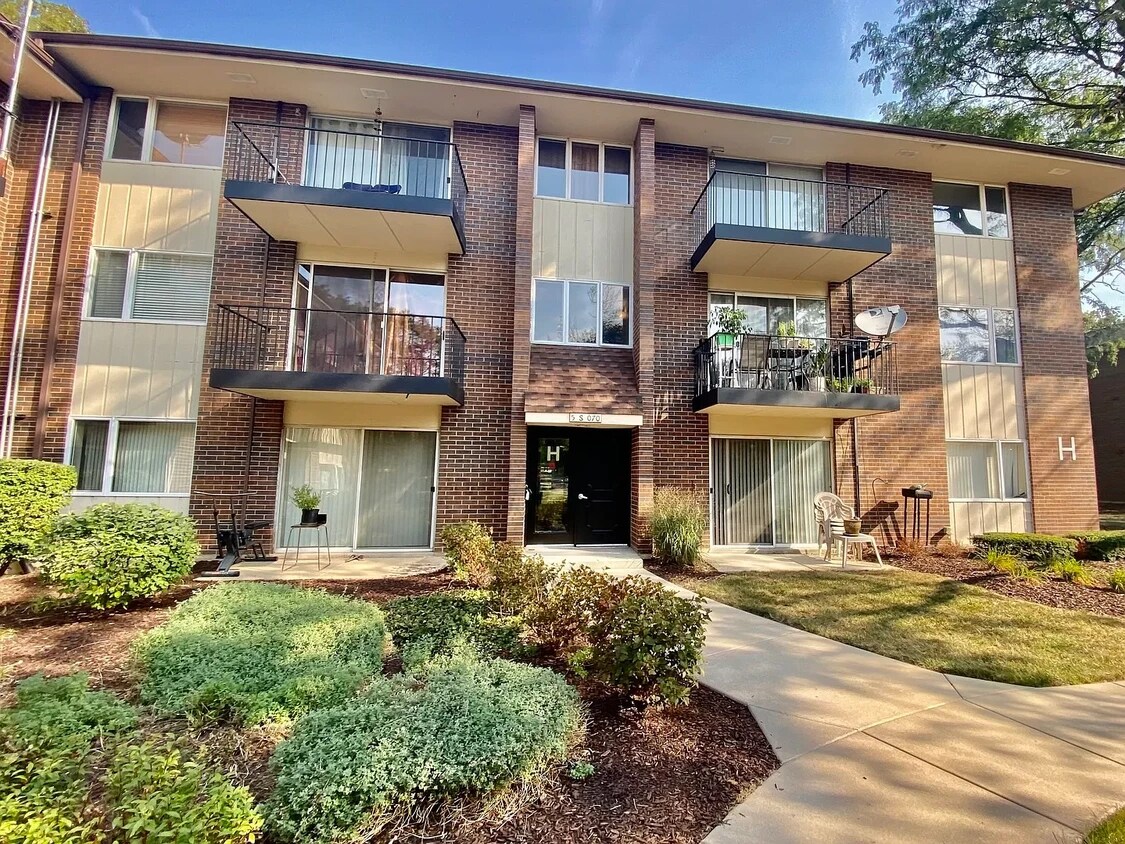 Foto principal - 5S070 Pebblewood Ln