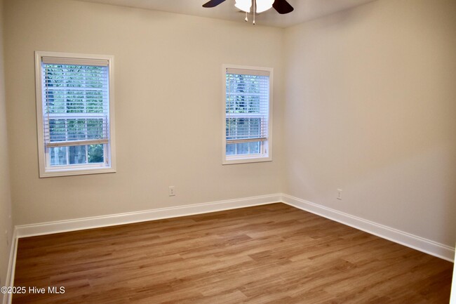 Building Photo - 315 Adams Cir
