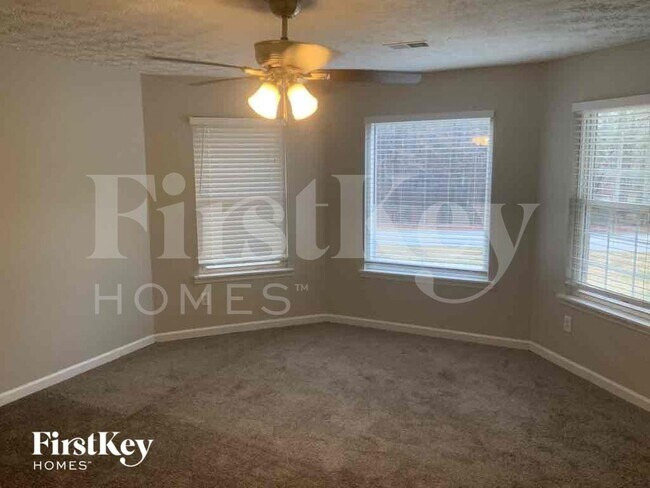 Foto del edificio - 2215 Rock Springs Rd