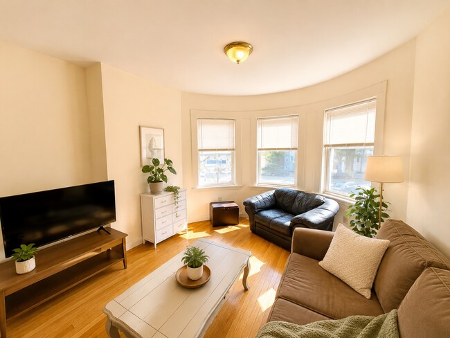 Foto del edificio - 1406 Beacon St