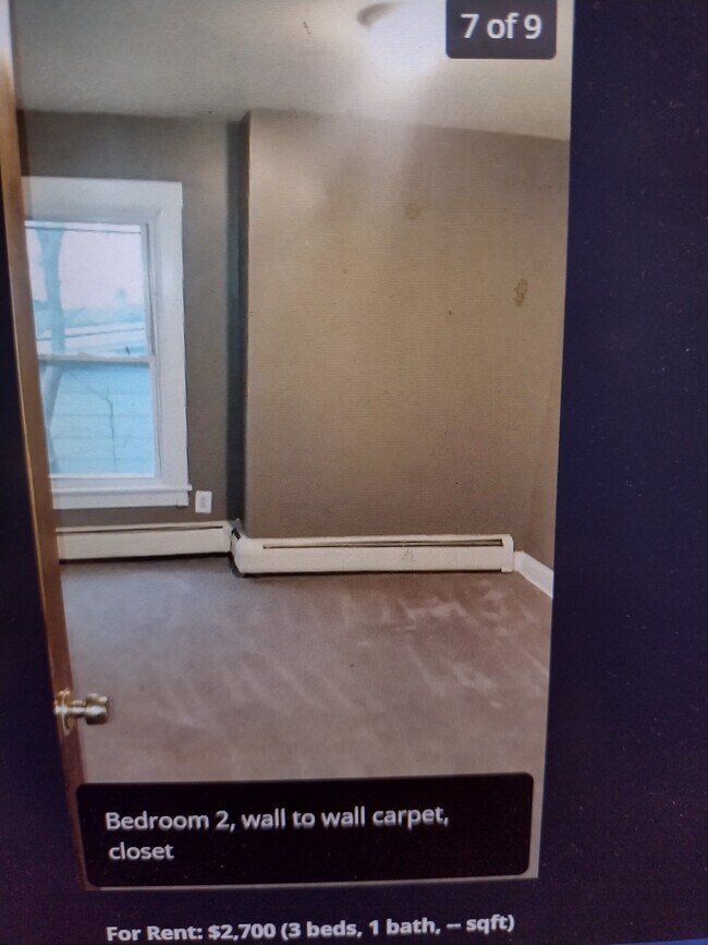 Dormitorio con moqueta de pared a pared - 21 Liberty St