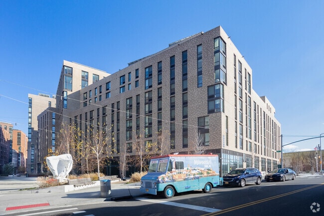 Building Photo - 1725 Village Ln