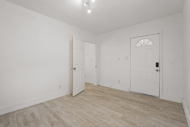 Building Photo - 1415 Church St