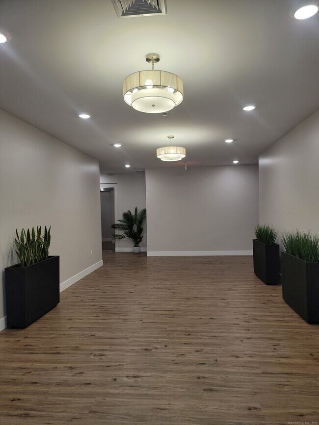 Foto del edificio - 104 Episcopal Rd