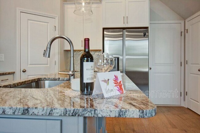 Foto del edificio - 5914 Ardrey Kell Rd