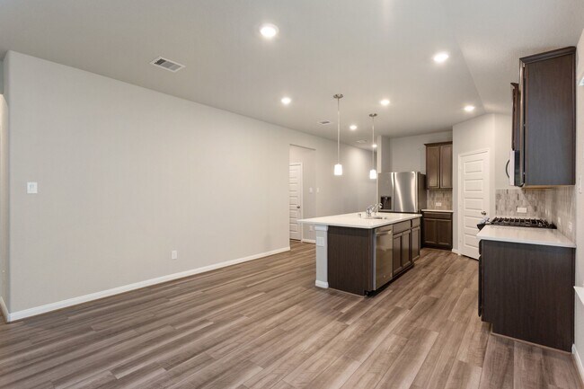 Building Photo - 6915 Lebec Dr