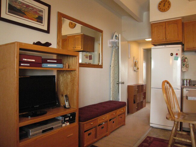 Building Photo - 370 La Bonte St