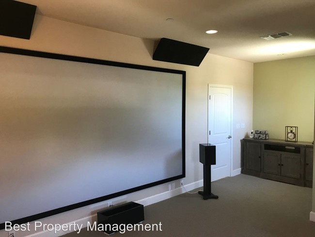 Foto del edificio - 4 br, 3.5 bath House - 529 N Umbria Place