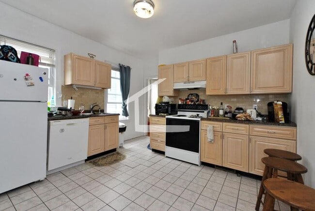 Bright three bed..... Sept 1st! - Bright three bed..... Sept 1st! House