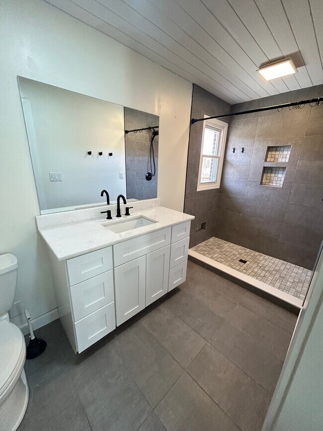 Foto del edificio - 413 McCarty Hollow Rd