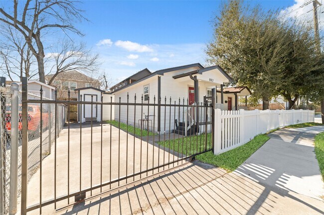 Foto del edificio - 802 E 33rd St