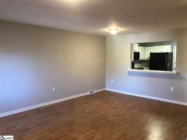 Building Photo - 100 Buttercup Way