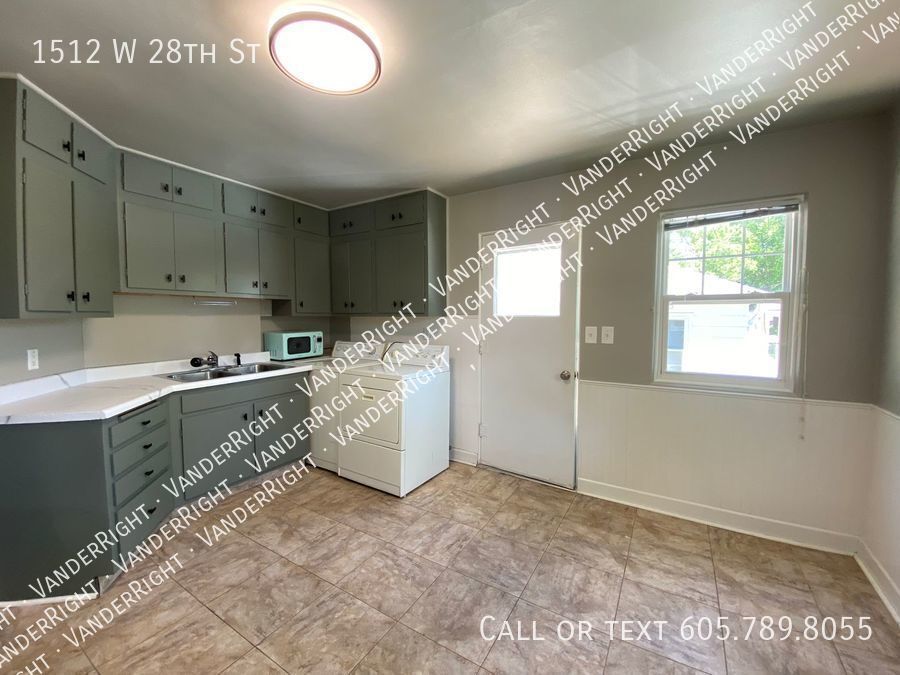 Primary Photo - Cozy 2 Bedroom House!