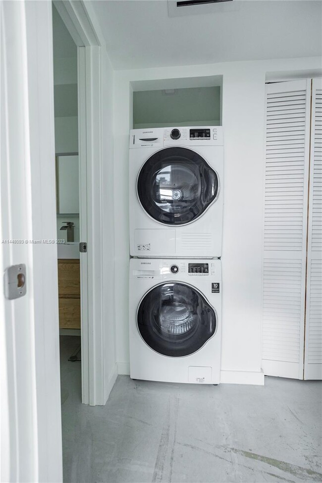 Foto del edificio - 301 Jefferson Ave