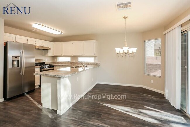 Foto del edificio - Now Available!