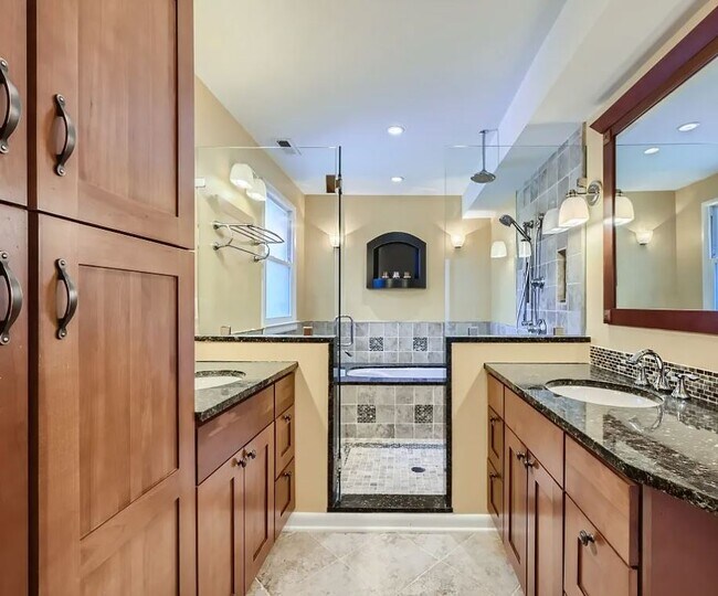 Foto del edificio - 827 S Charles St