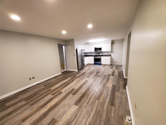 Building Photo - 529 Dempster St