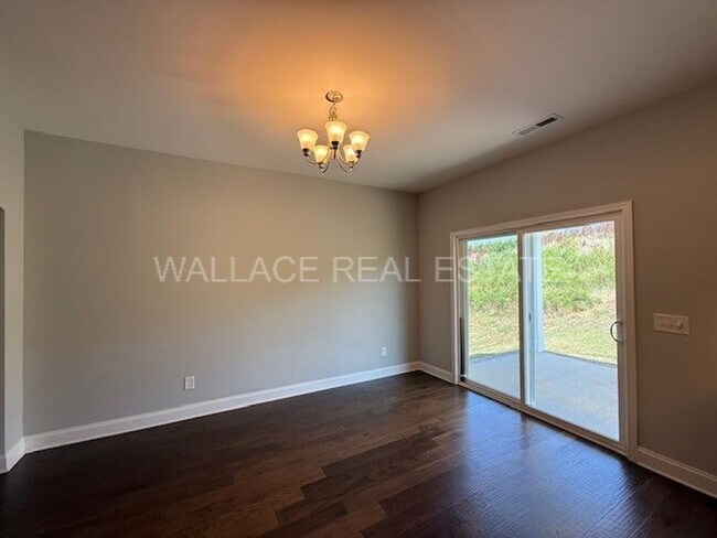 Building Photo - BEAUTIFUL 4 BEDROOM HOUSE IN LENOIR CITY!!!