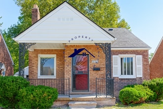 Building Photo - 10510 Lanark St