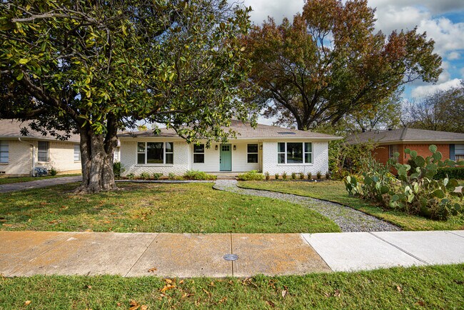 Foto del edificio - 6571 Ascot Ln