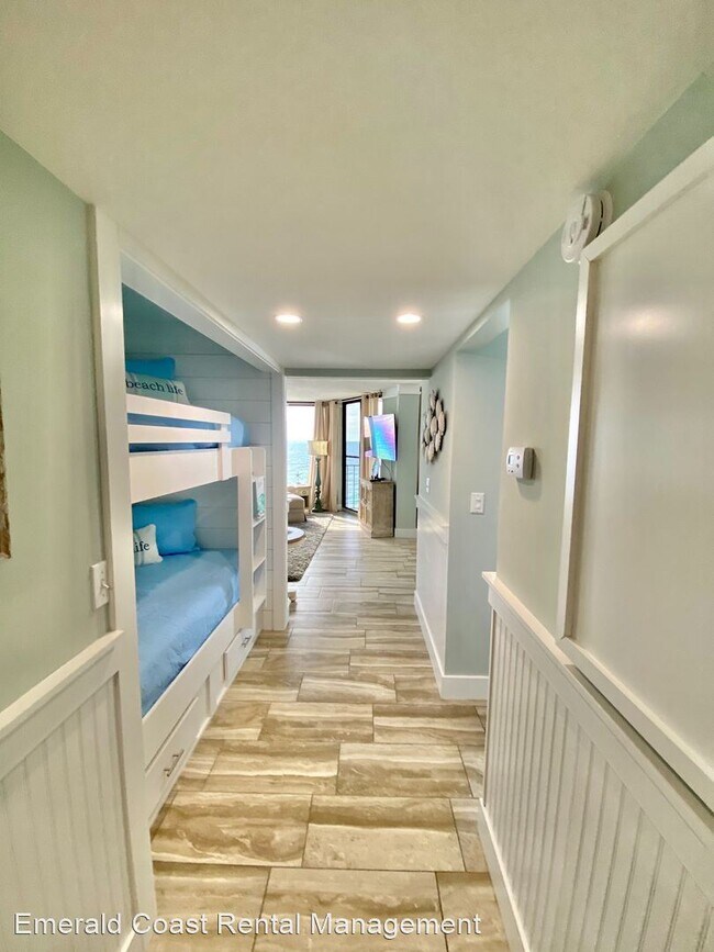 Foto del edificio - 11619 Front Beach Rd