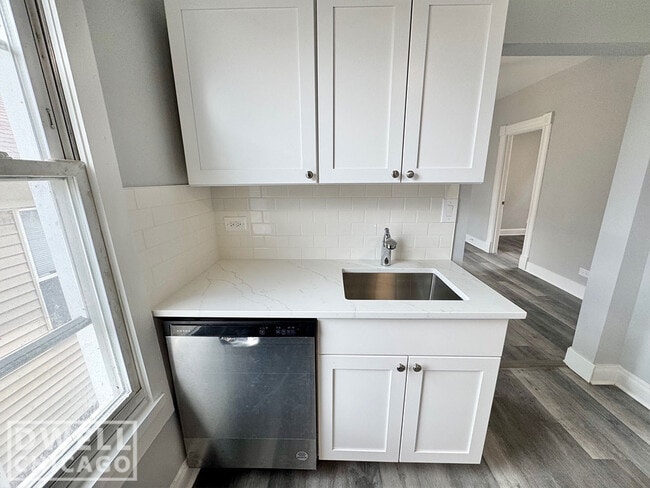 Building Photo - 1546 W Walton St