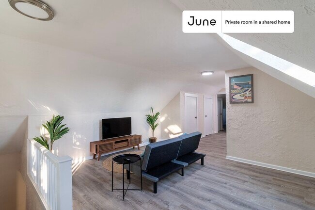 Foto del edificio - Room in Shared 6 bed/2 bath home in Allston