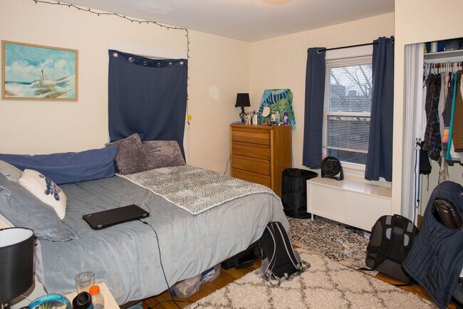 Foto del edificio - Central Mission Hill Location. Free Laundry, 1.5 Bathrooms, Steps from the T Stop. Parking for Rent